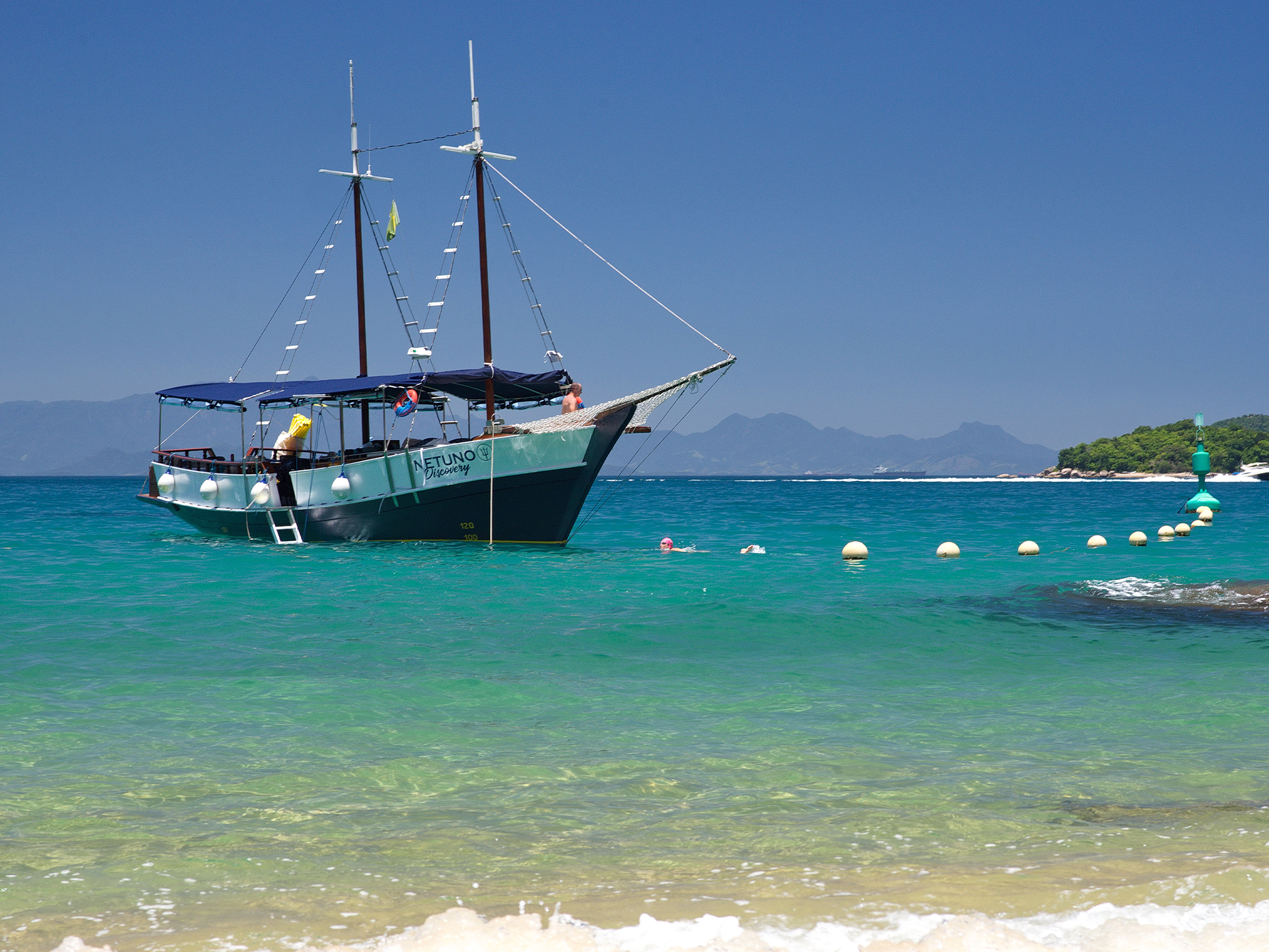 roteiro-aguas-claras-em-paraty-rj-escuna-netuno-discovery-passeio-de-escuna-em-paraty (35)