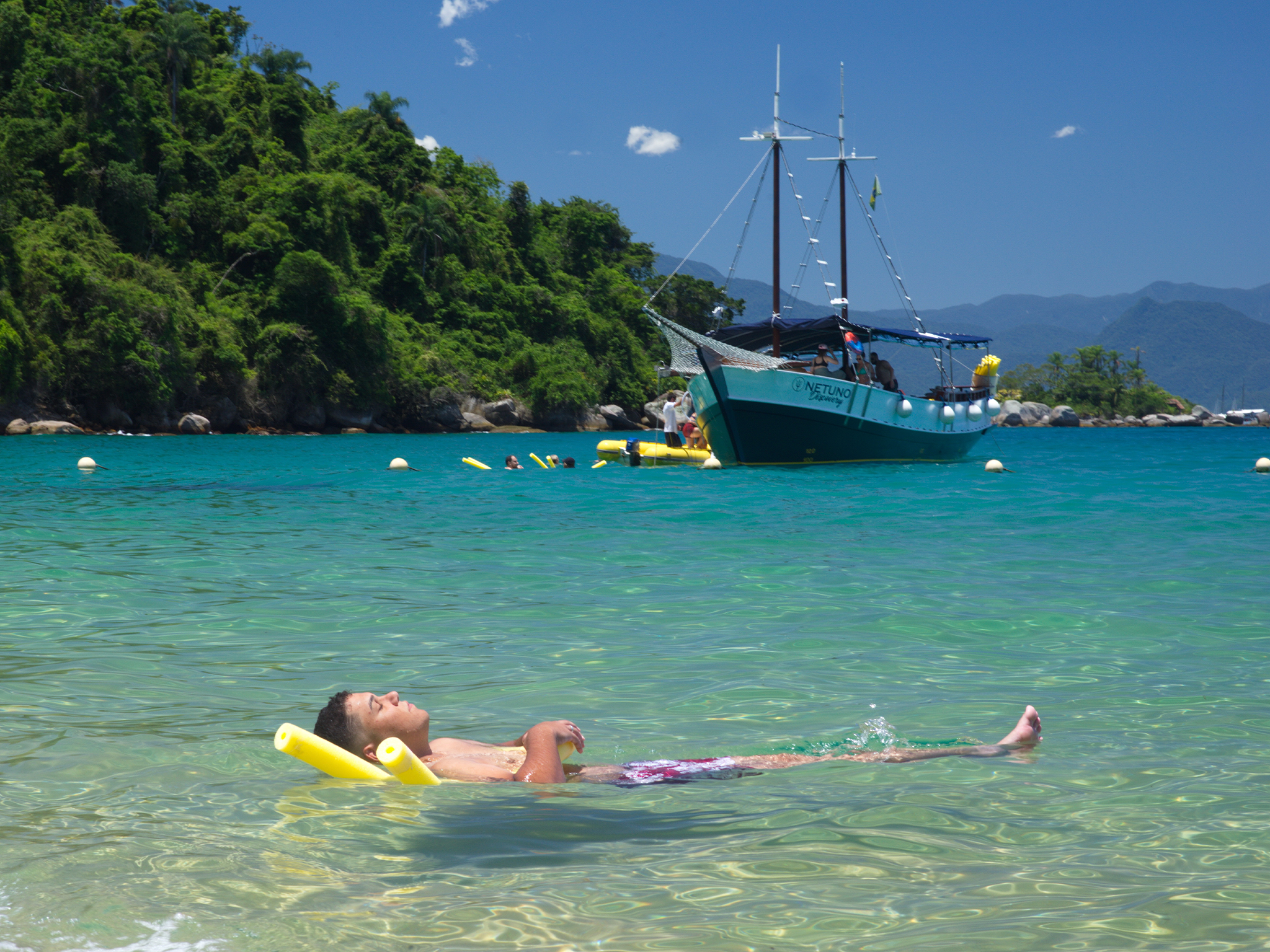 roteiro-aguas-claras-em-paraty-rj-escuna-netuno-discovery-passeio-de-escuna-em-paraty (47)